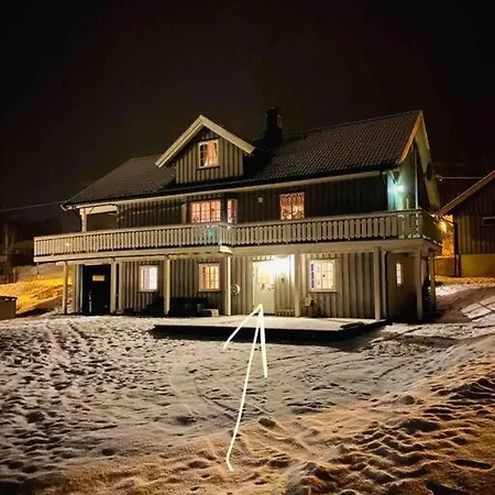 Hjemmekoselig I Underetasje 公寓 *