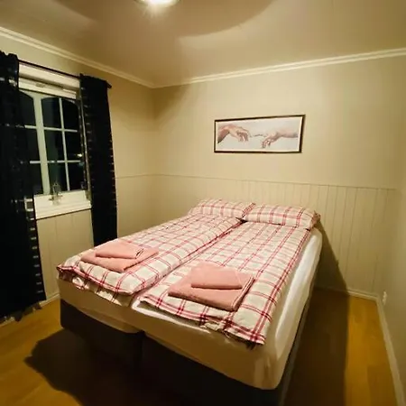 Hjemmekoselig I Underetasje Norem